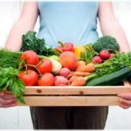 Kumb on kasulikum, kas värskelt pressitud mahl või smuuti? Mida lähemale tiksub kevad, seda suuremaks paisub inimeste huvi tervisliku toitumise vastu. Searasv ja kreemikoogid jäägu talveperioodi, pikkade sammudega lähenev rannahooaeg ergutab ja inspireerib tegutsema. Tervisesaitidel võib sageli kohata mahla-ja smuutiretseptide soovitusi ning ikka ja jälle tõusevad küsimused, kumb neist on kasulikum ja millal mida eelistada.