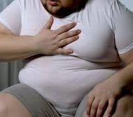 Ohtlik kemikaal BPA kasvatab kaalu, tekitab vähki ja paneb meestel kasvama rinnad Igapäevased keemilised ühendid, mida me oma kodudes kasutame võivad mõjuda negatiivselt meie hormonaalsele tasakaalule, väidab hiljutine Maailma Terviseorganisatsiooni (WHO) uurimus. Teadustöö kinnitab, et pestitsiidid, plastikupehmendajad ja lisaained sisaldavad endokriinsüsteemi segadusse ajavaid keemilisi ühendeid (ingl. k. endocrine-disrupting chemicals ehk EDC). Kuna need kemikaalid käituvad meie kehas sünteetiliste hormoonidena, häirivad nad organismi loomulikku tasakaalu, mõjutades kõike, meeleolust ainevahetuseni.