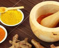 Hõrk ja tervislik salatikaste kurkumiga Kurkumist kui maksapuhastajast, immuunsüsteemi turgutajast ja imerohust, mis paneb ka agressiivsete vähivormide metastaasid kuhtuma, on Toitumistarkus juba mitmel korral kirjutanud. Seekord pakume aga välja täiesti praktilise ja maitsva viisi, kuidas seda imepulbrit oma igapäevamenüü osaks lõimida. Nii saame selle antibakteriaalse, põletikuvastase ja detoksi soodustava päikesekarvalise taime headest omadustest osa ilma, et selleks ekstra punnitama peaksime.