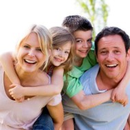 Paljud naised ei ole rahul tänapäeva rasestumisvastaste vahenditega. Oleme sunnitud valima sünteetilisi hormoone sisaldavate antibeebipillide, plaastrite või spiraalide vahel, kuid sageli põhjustavad need soovimatuid füüsilisi ja emotsionaalseid kõrvalmõjusid. Täit kindlustunnet ei paku ka kalendermeetod ja tsükli üles märkimine. Eelmainitud valikutel on puudused ning need ei rahulda täielikult kaasaegse naise vajadusi, kes soovib elada tervislikku ja [&hellip;]