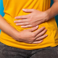 Käärsoolevähk on levinud haigus, kuid seda on keeruline avastada. Hiljutine seletamatu käärsoolevähi esinemissageduse tõus nooremate inimeste seas on tekitanud kiireloomulise vajaduse hankida haiguse ennetamise kohta lisateavet. Uus uuring osutab paljutõotavale vihjele: Inimeste suus elutseva bakteri Fusobacterium nucleatumi spetsiifiline alatüüp, mis tavaliselt põhjustab hambakattu ja igemepõletikku, on võimeline reisima ka sooletrakti mikrobioomi ning võib olla seotud […]