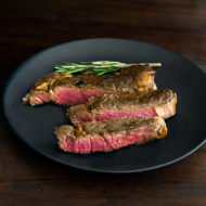 Pealtnägija tõi hiljuti Eesti rahva ette saatelõigu karnivooridest. Teemat kommenteerinud perearst teatas seal veendunult, et sellisest toidust ei saa C-vitamiini. Faktitäpsuse ja tõe huvides tuleb siiski märkida, et maksas ja mitmetes näärmetes on päris kenasti C-vitamiini, tunduvalt rohkem kui õunas või porgandis. USDA infobaasi kohaselt on 100g maksas 23,6 mg C-vitamiini. 100 grammis õunas seevastu […]