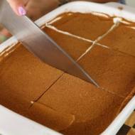 Valk ja kiudaine on see, mida me vajame, et hoida ära veresuhkru hüppeid, toita ja toetada soolestiku mikrobioomi, stimuleerida detoksimehhanisme ja teha pai närvisüsteemile. Aga maiustada tahame ju ometi ka! Miks ka mitte! Aga palun!:) Siin on üks üdini vaimustav valgust, headest rasvhapetest ja kiudainest nõrguv gurmee-magustoit! Hõrgutise retsept: Valmistamine: Head nautimist! P.S. Kui tahad […]