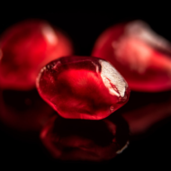 Ravimid ravivad, aga toit tervendab! Granaatõun on eepiline tervisepomm, mis paneb särama ka kõige tuhmima novembripäeva! Kas teadsid, et granaatõunas sisalduvates polüfenoolsetest ühenditest toodavad meie soolemikroobid aine nimega urolitiin A? Tegu on nn postbiootikumiga, mis aitab vähendada ajus põletikulisi protsesse, parandada mälu ja toetada kognitiivset võimekust. Granaatõunal on vananemise vastane mõju. Seesama imeline urolitiin A […]