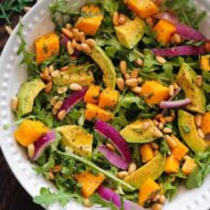 Pildil rukola-avokaado-mango salat – päikeseline meeldetuletus sellest, et saabunud on kevad ja soojemad ajad on tulekul! Tumerohelisi lehtvilju nimetatakse sageli halvustavalt jänesetoiduks. Eriti “pika hambaga” suhtuvad roheliste lehtede söömisse tihti just mehed, mis on kummaline, sest seesama nn. jänesetoit on sõna otseses mõttes võimsaim looduslik Viagra!Jänesed ongi ju viljakuse ja seksuaalse särtsakuse sümbolid, niisiis vaadakem, […]